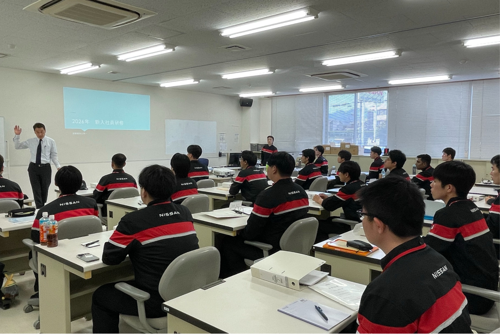 自社研修センターでの座学研修
